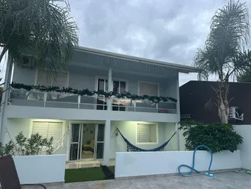CASA À VENDA COM 5 SUÍTES NA PRAIA DE ZIMBROS CASA À VENDA COM 5 SUÍTES NA PRAIA DE ZIMBROS