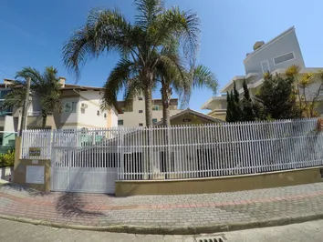 CASA COM 4 DORMITÓRIOS A 100 METROS DO MAR CASA COM 4 DORMITÓRIOS A 100 METROS DO MAR