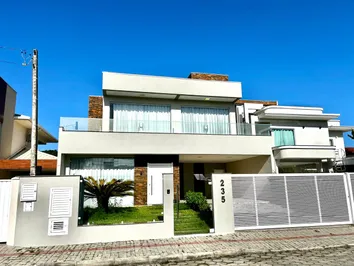 Casa 02 Pavimentos, Mobiliada e Pronta para Morar!
