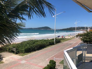 Casa na beira mar em Bombas Casa na beira mar em Bombas