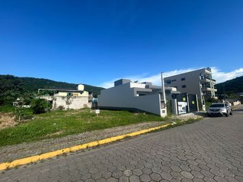 Lote com 300,00m² Lote com 300,00m²
