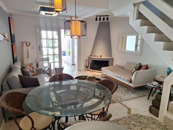 🏡 Belo sobrado a apenas 250m da Praia de Bombas!