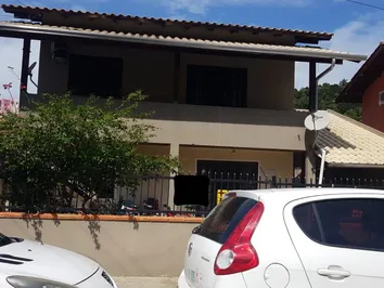 Residencial 3 Casas no Centro de Bombinhas