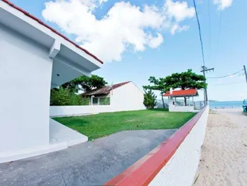 CASA DE TEMPORADA FRENTE MAR EM ZIMBROS