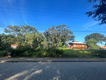 TERRENO NA PRAIA DE BOMBAS: TABULEIRO.