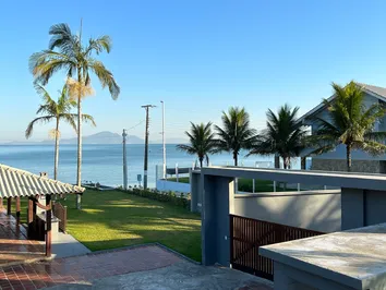 CASA PRÓXIMA AO MAR EM ZIMBROS BOMBINHAS CASA PRÓXIMA AO MAR EM ZIMBROS BOMBINHAS