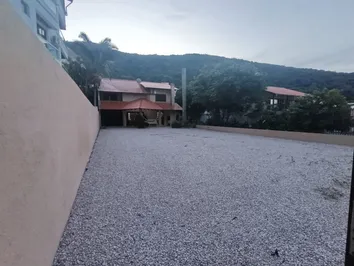 IMPORTANTE CASA A VENDA EM BOMBAS IMPORTANTE CASA A VENDA EM BOMBAS