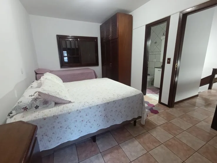 CASA A VENDA EM BOMBAS 