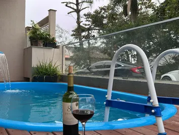 CASA COM PISCINA PRIVATIVA PRÓXIMO A COSTEIRA CASA COM PISCINA PRIVATIVA PRÓXIMO A COSTEIRA