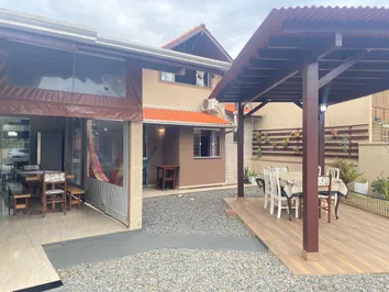 CASA COM 4 QUARTOS DE CASAL EM MORRINHOS