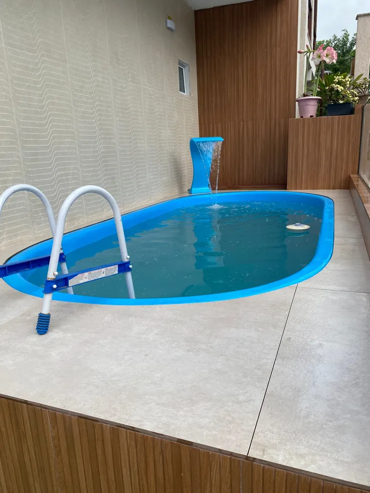 CASA COM PISCINA ZUMBROS