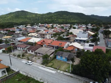 INVESTIMENTO NA PRAIA DE PALMAS - TERRENO COM 4 CASAS A VEND INVESTIMENTO NA PRAIA DE PALMAS - TERRENO COM 4 CASAS A VEND