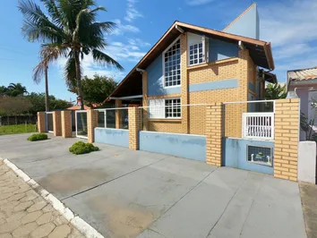 Casa com 4 quartos à Venda, Praia Grande - Governador Celso Casa com 4 quartos à Venda, Praia Grande - Governador Celso