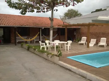 Casa com piscina 350 metros da Praia de Morrinhos