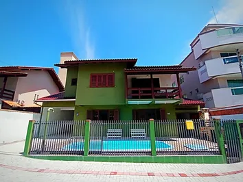 CASA ARMANI - CASA COM PISCINA EM CANTO GRANDE 