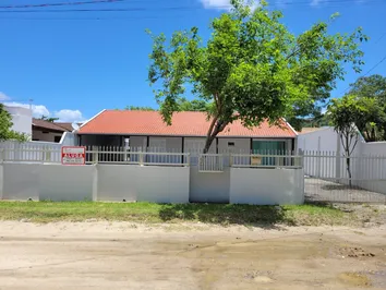 Casa a 30M da Praia de Zimbros 