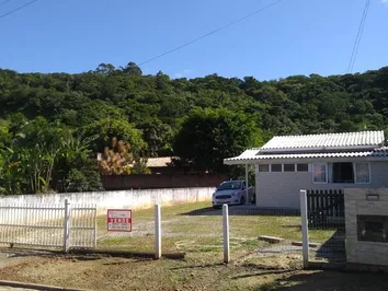 Casa de madeira a 400 mts da Praia de Morrinhos