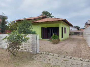 CASA 03 DORMITÓRIOS COM PISCINA EM MARISCAL