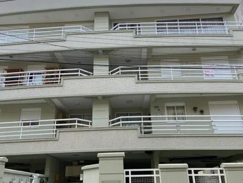 Apartamento de 3 dormitórios na praia de Bombas 