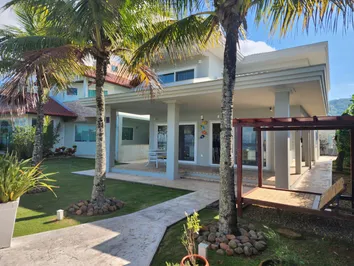 CASA BEIRA MAR PARA VENDA EM ZIMBROS
