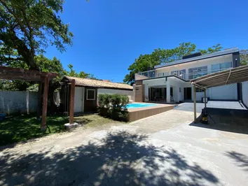 CASA ATHOS - COM PISCINA - 150 MTS DA PRAIA DO CANTO GRANDE CASA ATHOS - COM PISCINA - 150 MTS DA PRAIA DO CANTO GRANDE