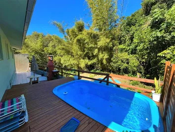 Casa com piscina na Conceição