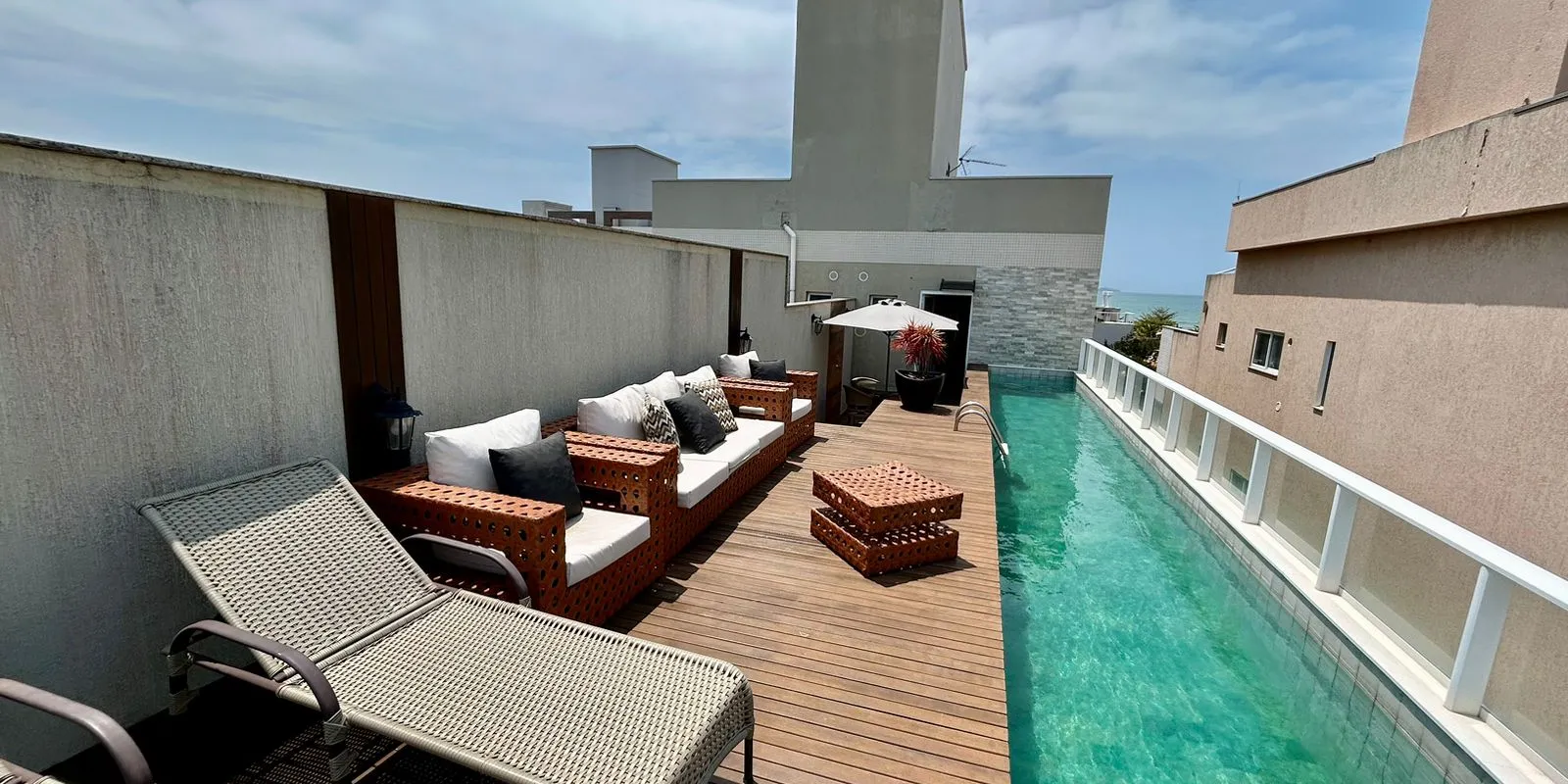 Cobertura com piscina 