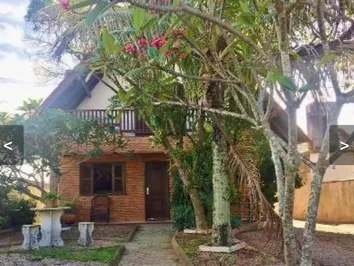 CASA COM AMPLO TERRENO EM TIJUCAS