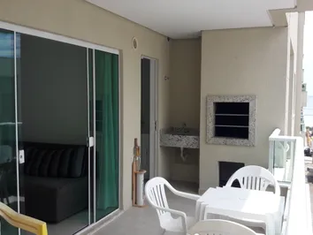 APARTAMENTO 2 DORMITÓRIOS NO CENTRO DE BOMBAS