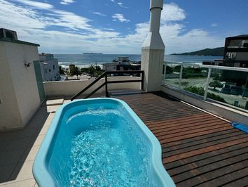 COBERTURA Á VENDA A MENOS DE 70 METROS DO MAR DE MARISCAL