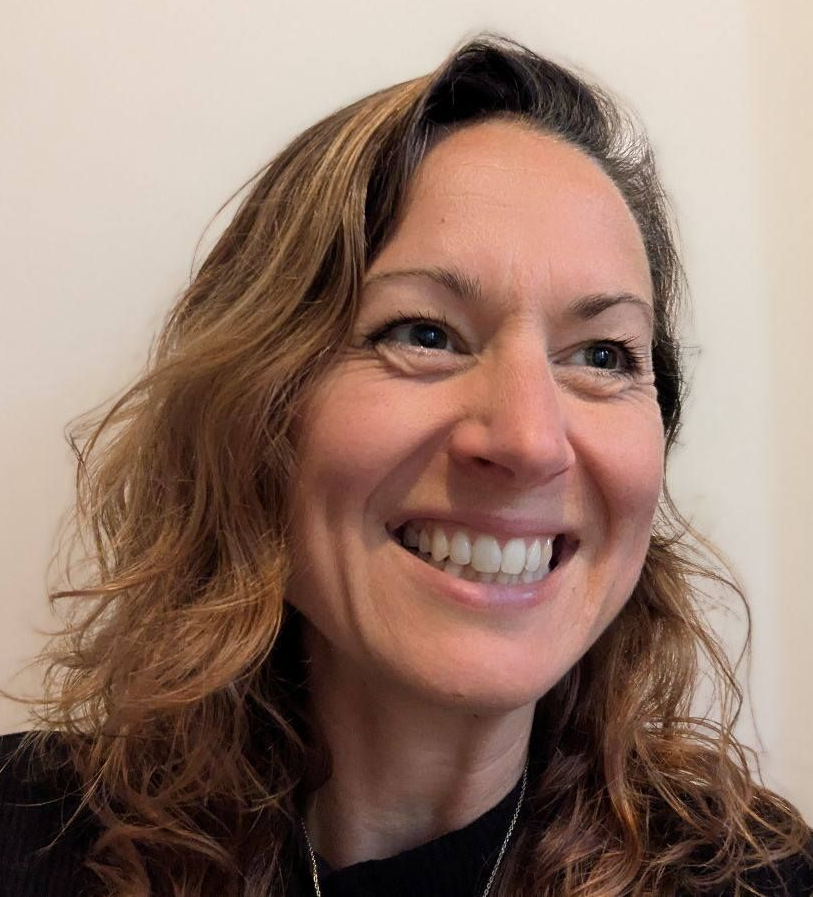 Emma Whitewood, a 40 year old Holistic Health Coach with green eyes, a big smile and dark wavy hair to her shoulders