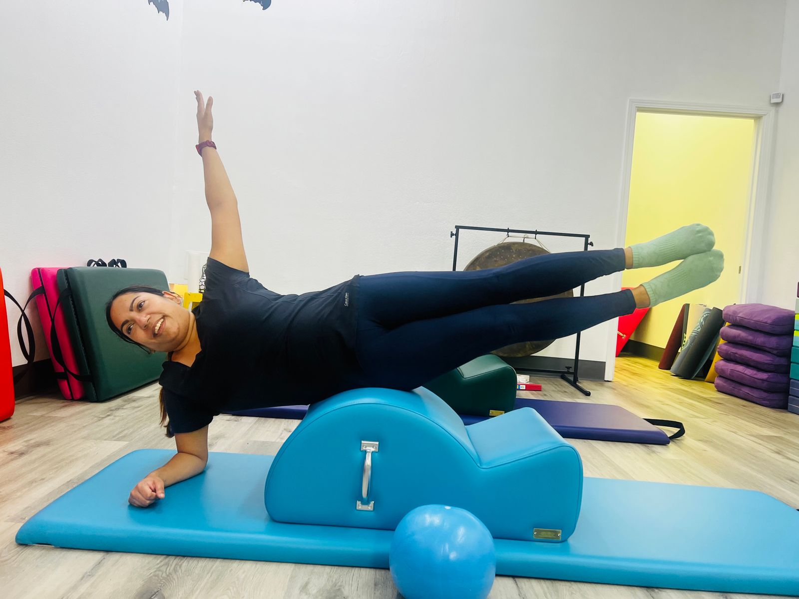 The Spine Corrector works to help you develop deep core strength, while supporting your neck and shoulders and can be use to make your sweat and later help you relax. 