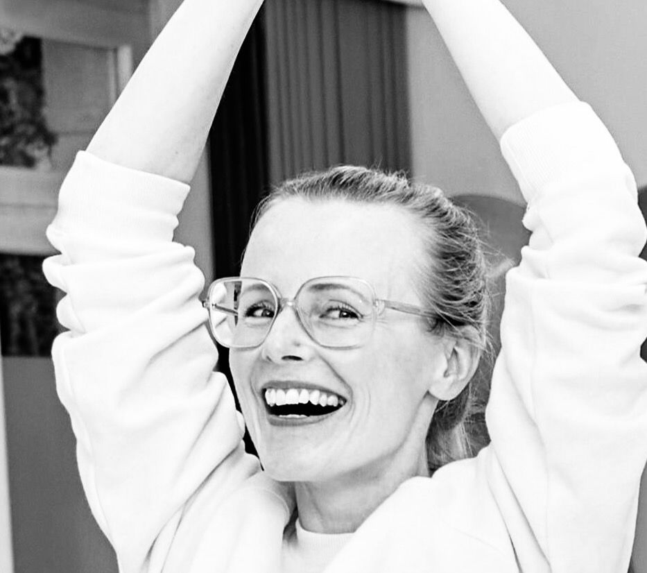Hannah Smiling with glasses on, Hannah is a yoga & Barre teacher in Hildesheim 