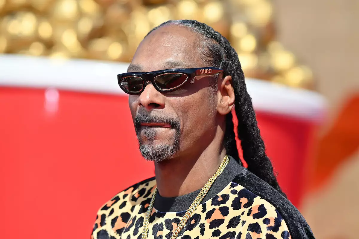 El excéntrico trabajo que Snoop Dogg paga muy bien (y que desató polémica)