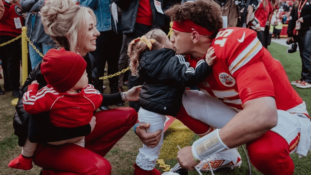 Brittany Mahomes and Patrick Mahomes with their two children 