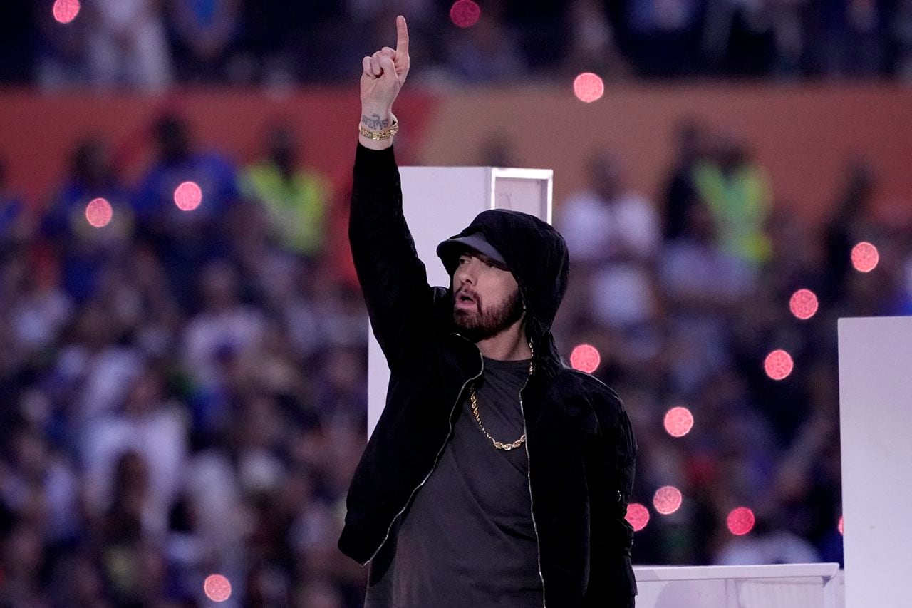 Eminem kneels during Super Bowl LVI halftime show despite reports NFL told him that he couldn't - pennlive.com