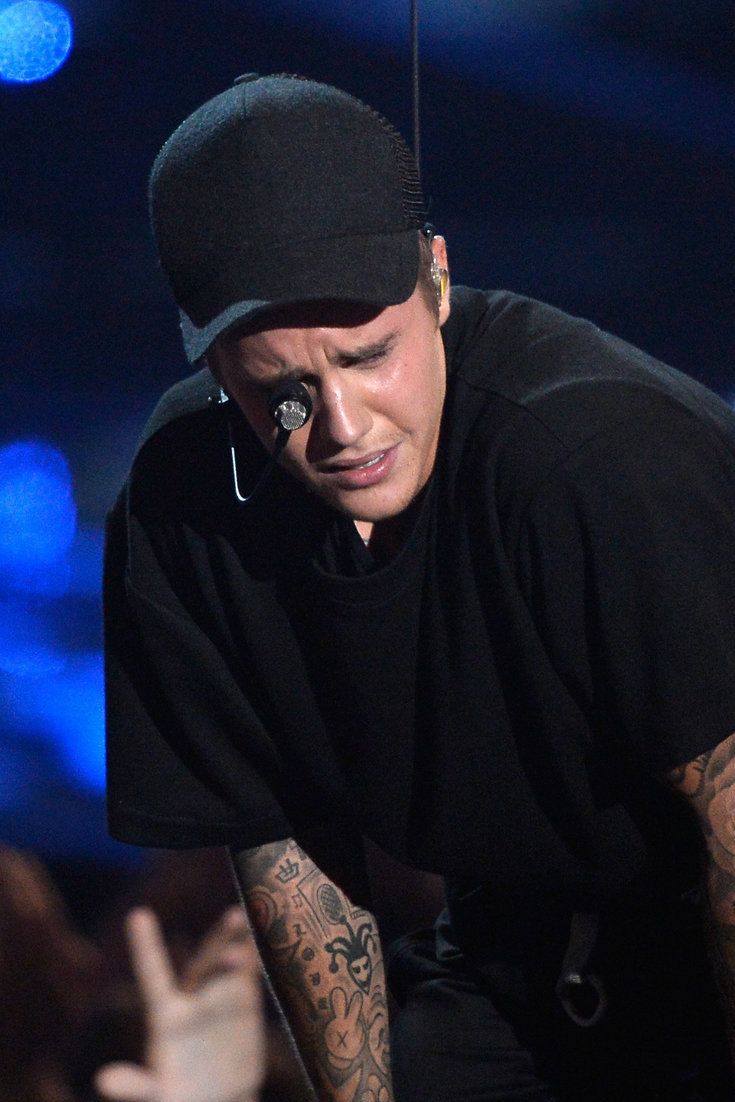 The Real Reason Justin Bieber Cried After His VMAs Performance | I love justin bieber, Love justin bieber, Justin bieber style