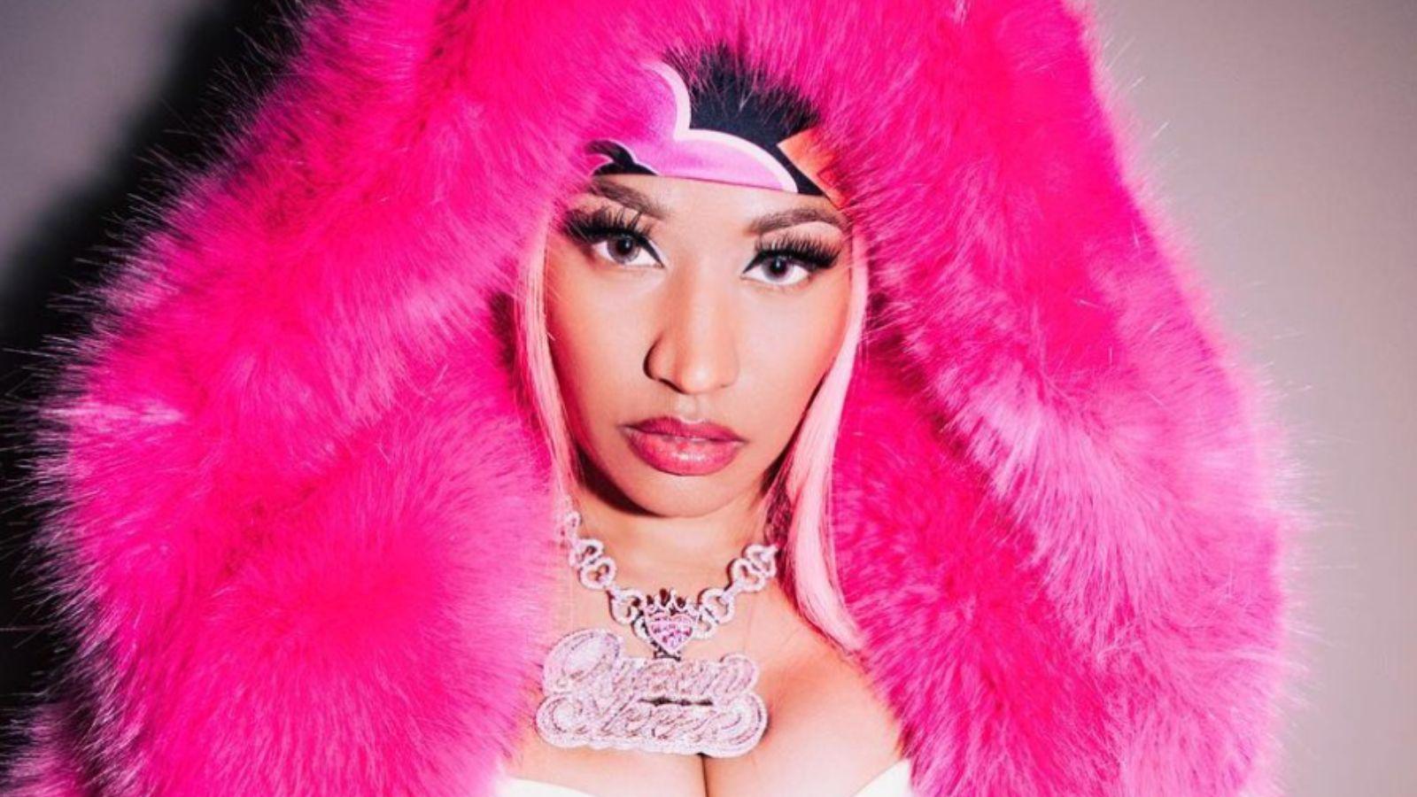 Nicki Minaj fans outraged after rapper refuses to sing Starships during NYE  show - Dexerto