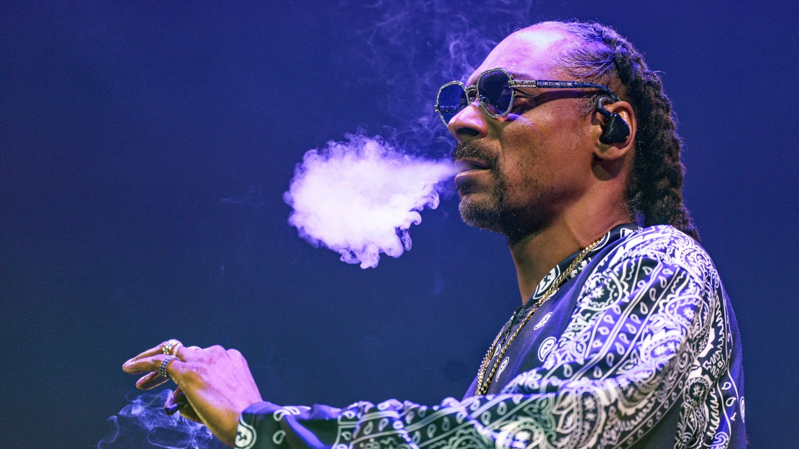 Rapper Snoop Dogg quits smoking after years of marijuana use | Ents & Arts News | Sky News