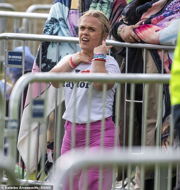 Ellie Simmonds has been spotted in the queue wearing a t-shirt with the words I Love Taylor written across it