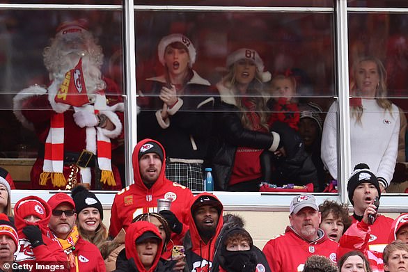 Swift brought her family to cheer for Travis on Christmas day