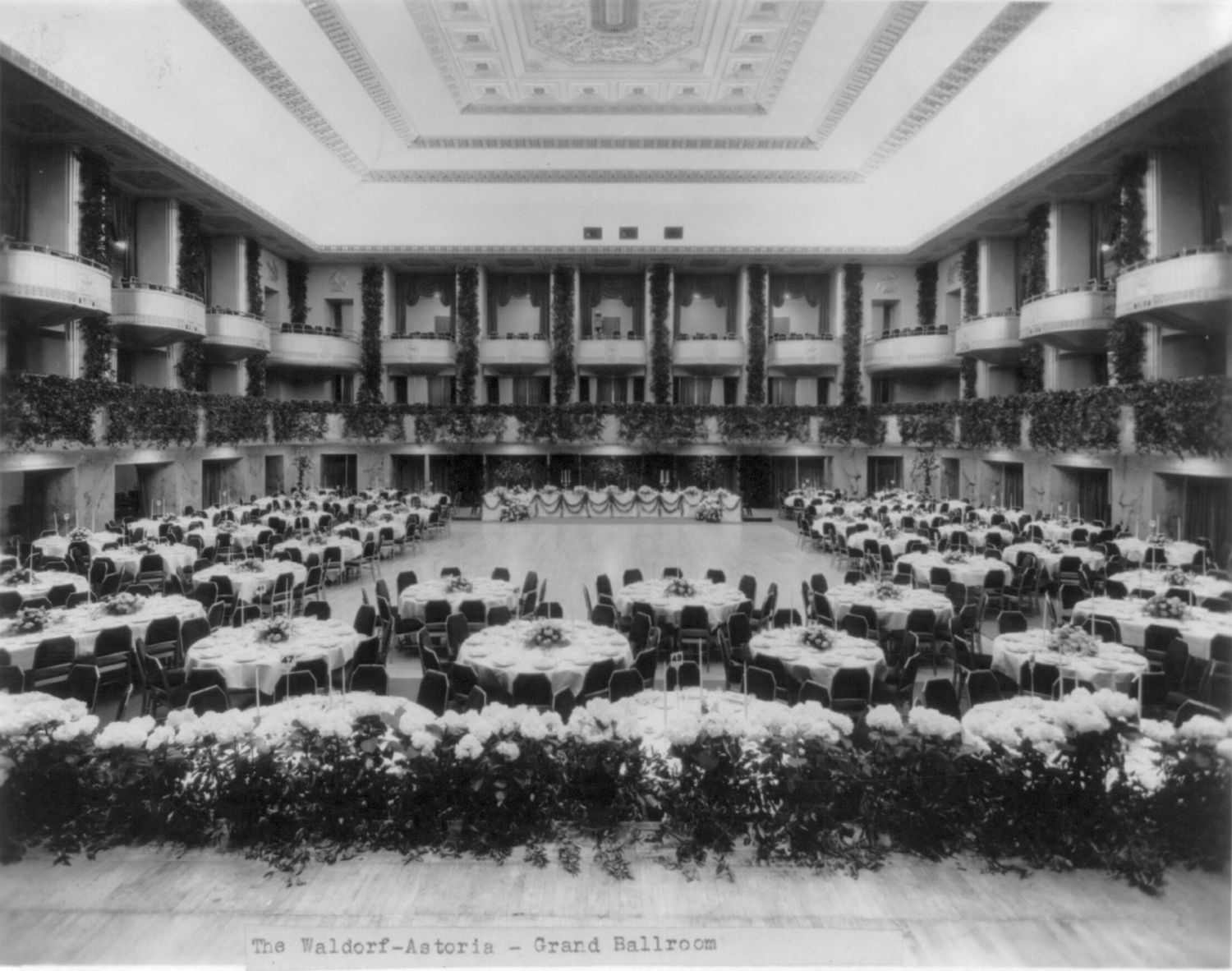 The Waldorf Astoria - CultureNow - Museum Without Walls, image size:1500x1182