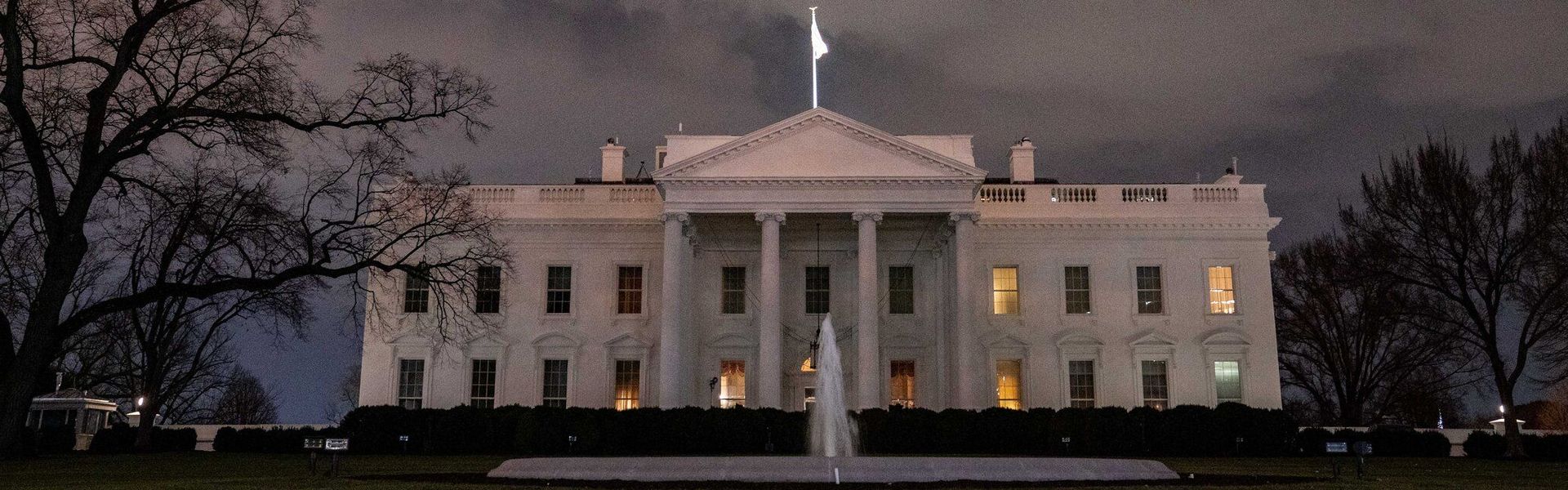 MUMMY & DADDY WHITEHOUSE ホワイトハウス Ladera kids play president in White House playhouse – Orange