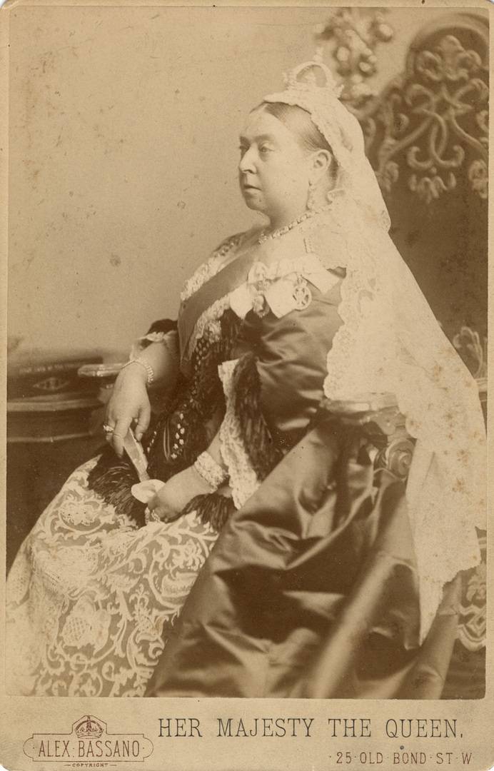 CC BY-SA,  Alexander Bassano, 1887