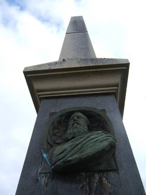 CC BY-SA, Monument to Iain Òg Ìle - Barbara Carr