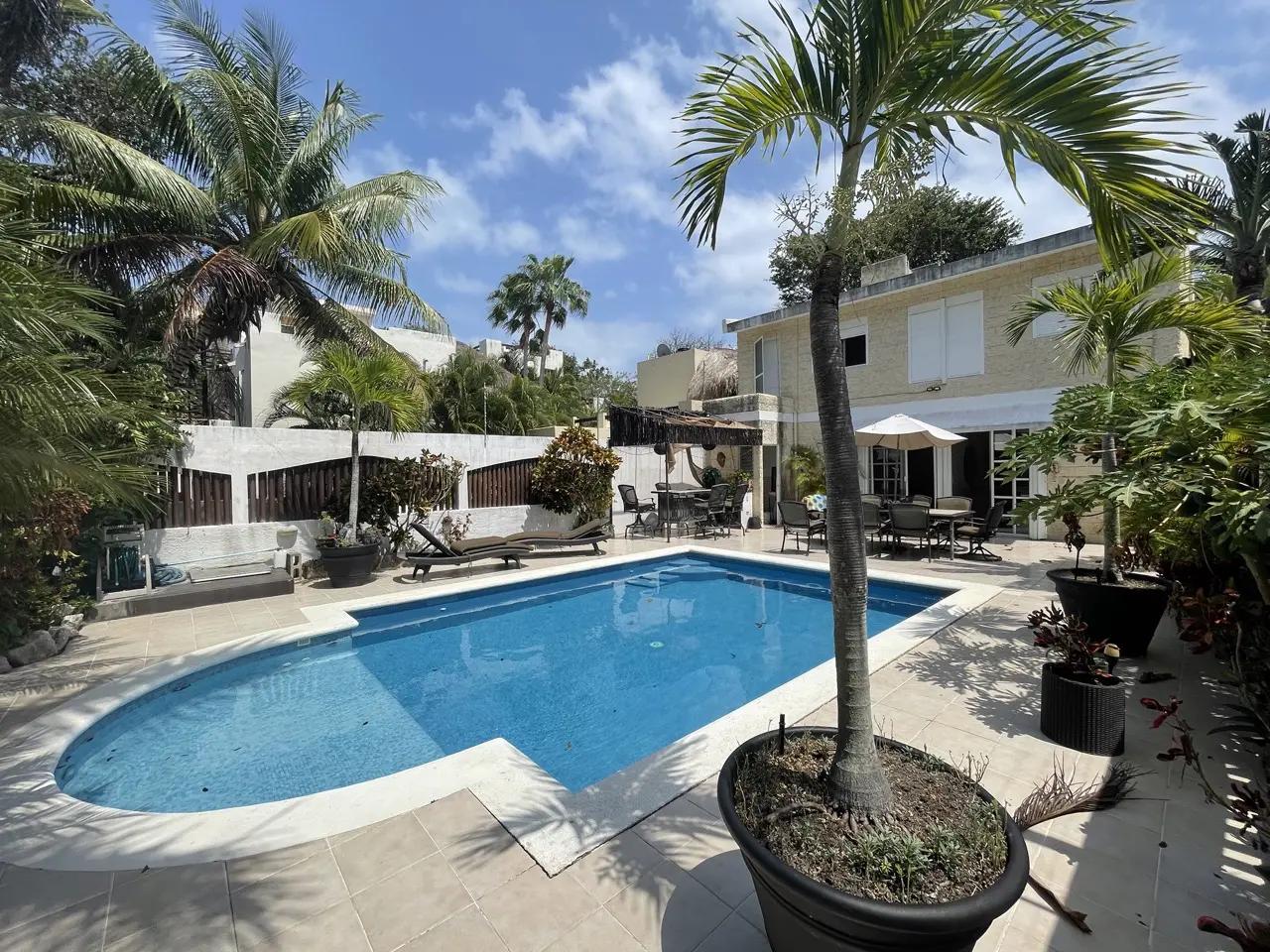 4 Beds 2 Baths  House For Sale In Playa Del Carmen [77727]