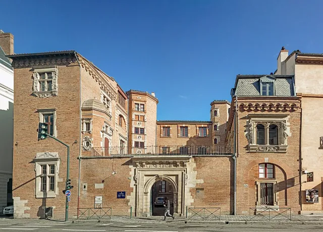 Vieux-Raisin Hotel