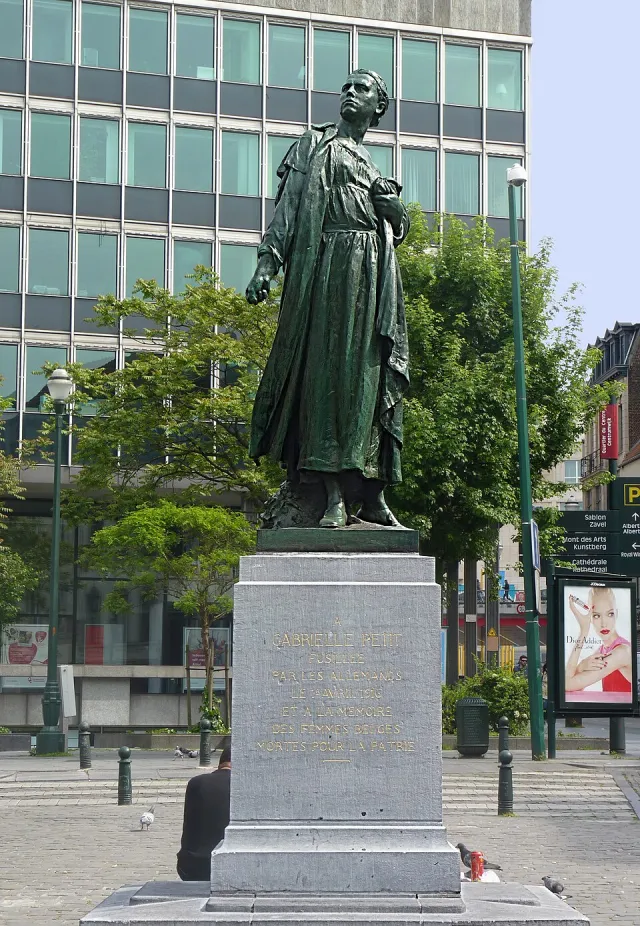 Monument Gabrielle Petit