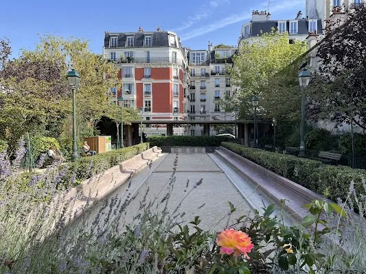 Suzanne Buisson Square