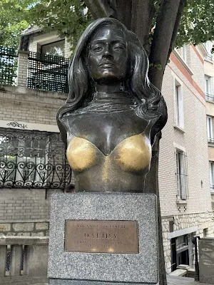 Dalida bust